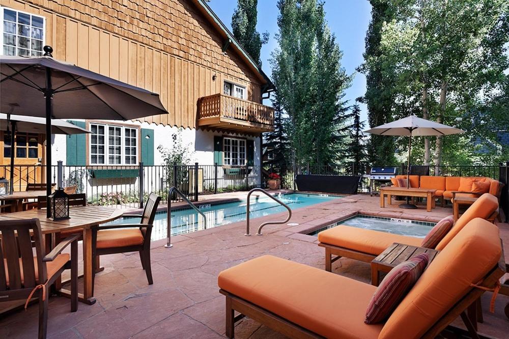 Alpenblick 1, Three Level Townhouse With Fireplace, Private Balcony, And Great Location Aspen Exterior photo