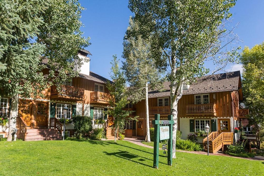 Alpenblick 1, Three Level Townhouse With Fireplace, Private Balcony, And Great Location Aspen Exterior photo