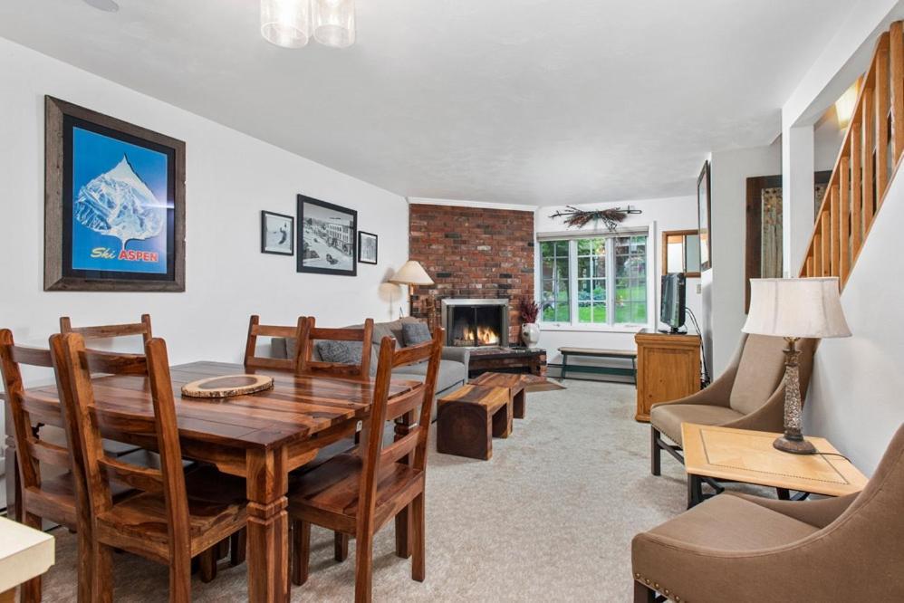 Alpenblick 1, Three Level Townhouse With Fireplace, Private Balcony, And Great Location Aspen Exterior photo